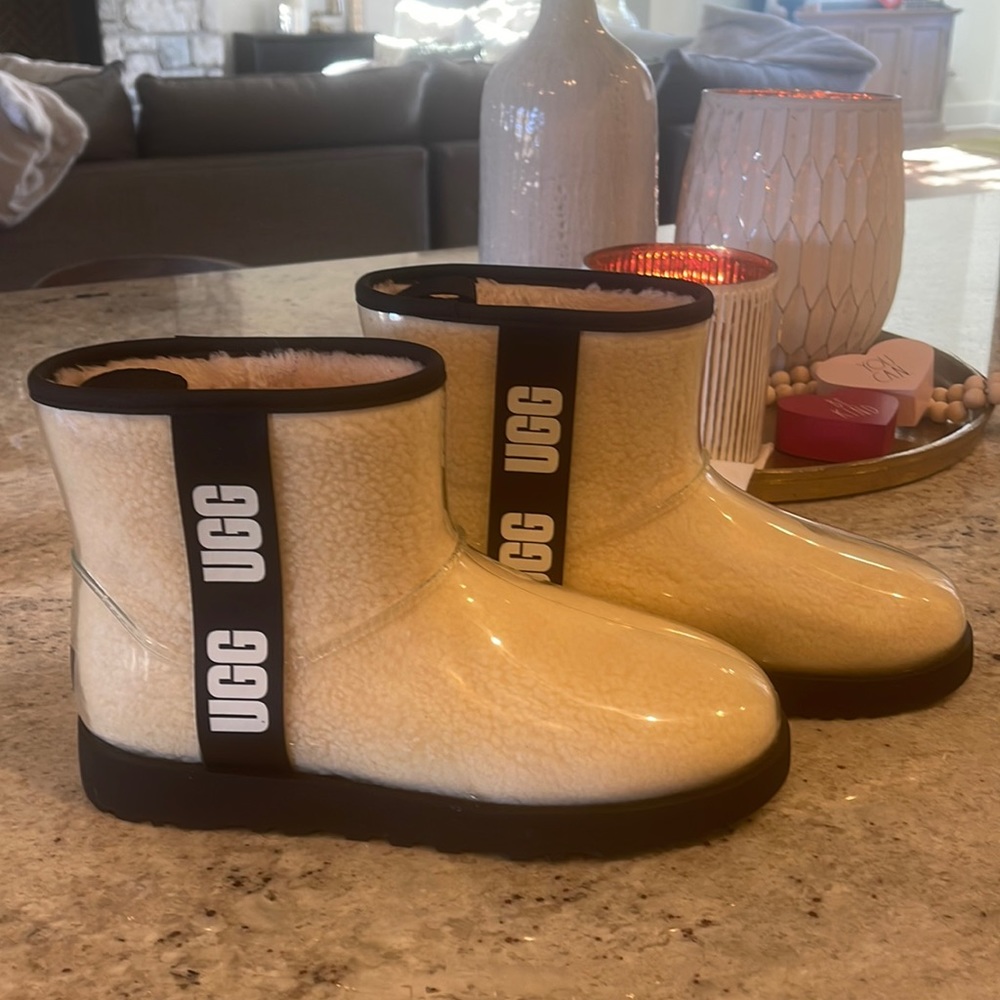 Ugh Fuzzy cream boot with rain cover